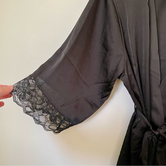 H&M Black Satin Tie Waist Kimono Robe Lace Trim Size M/L - Picture 3 of 5